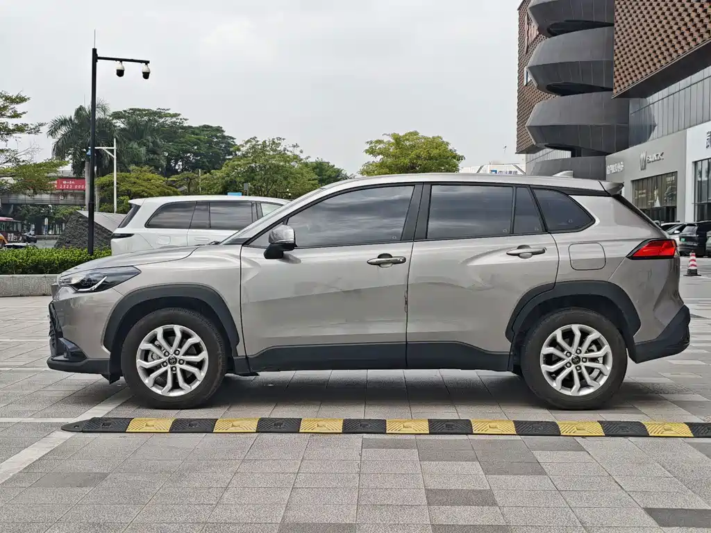 Toyota Frontlander — миниатюра 9