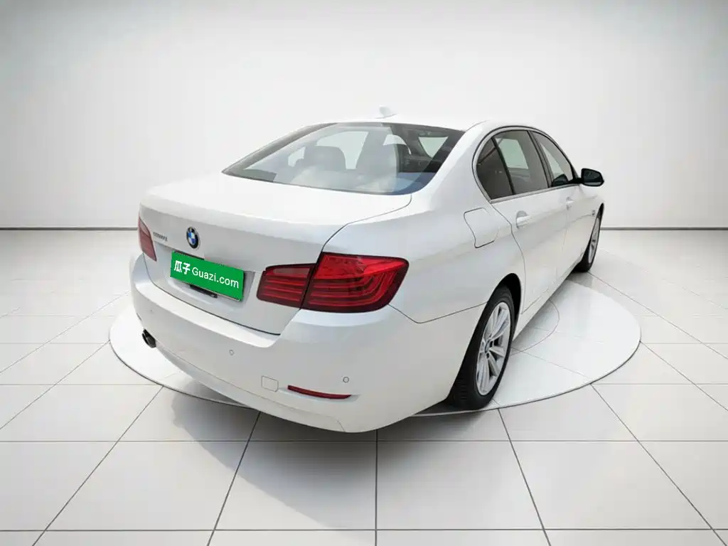 BMW 5 Series — миниатюра 4