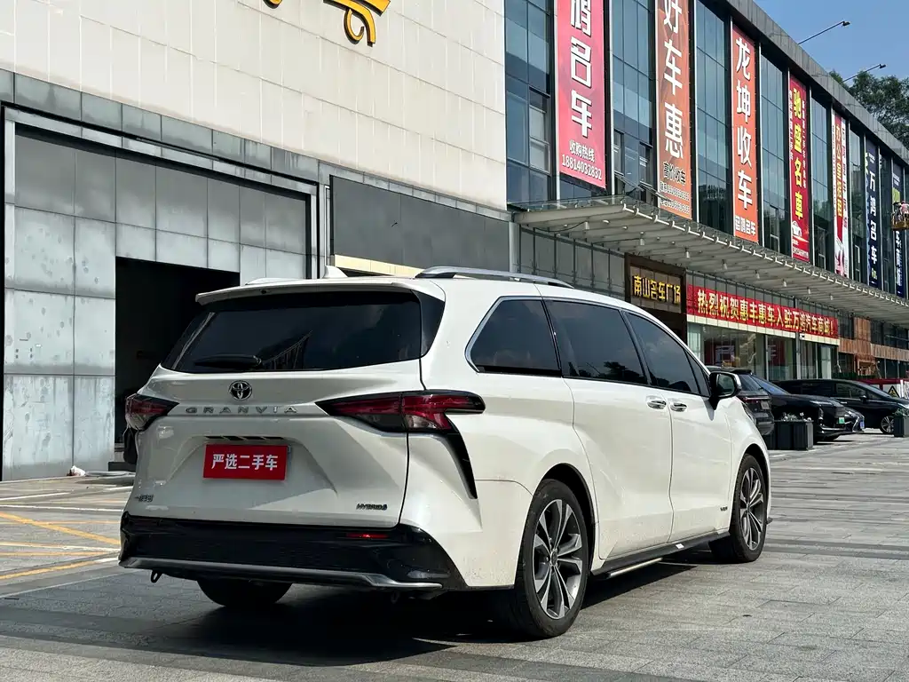 Toyota Granvia — миниатюра 9