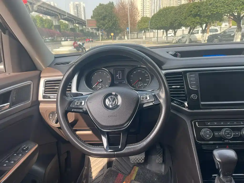 VOLKSWAGEN TOURANG