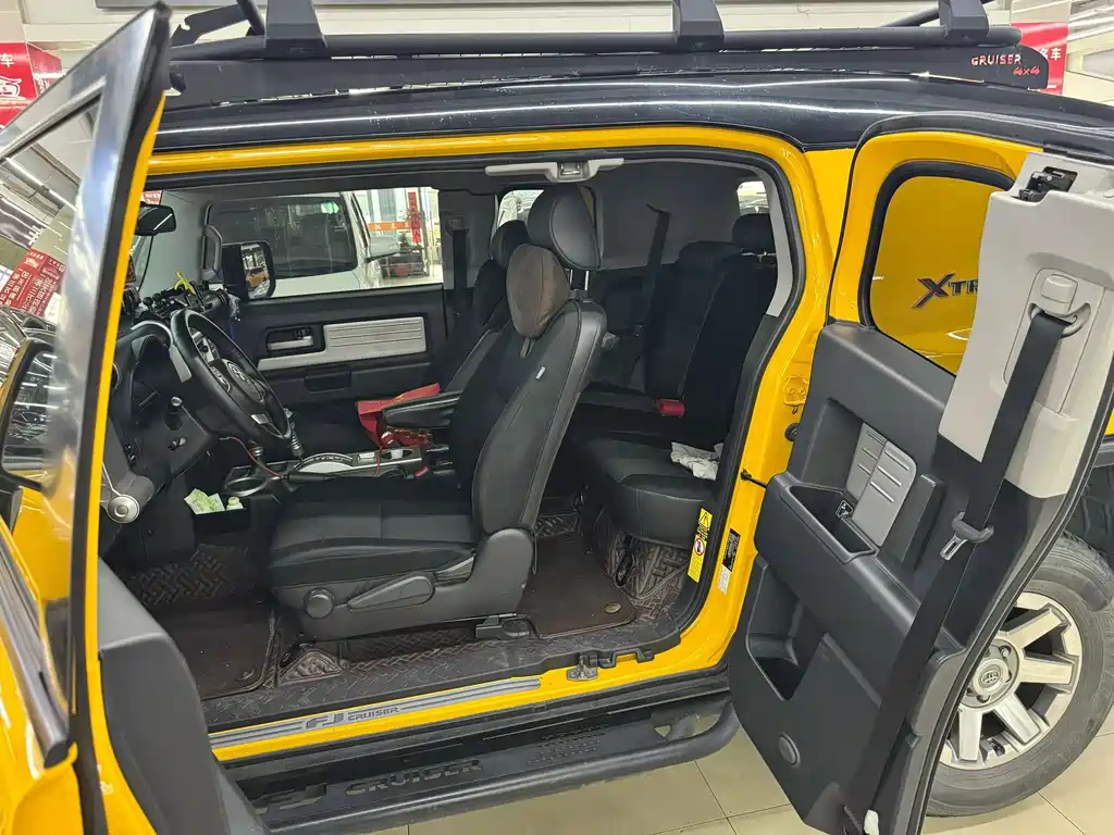 Toyota FJ Cruiser — миниатюра 6