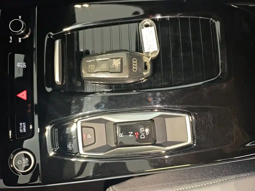 Audi Q6L e-tron — миниатюра 14