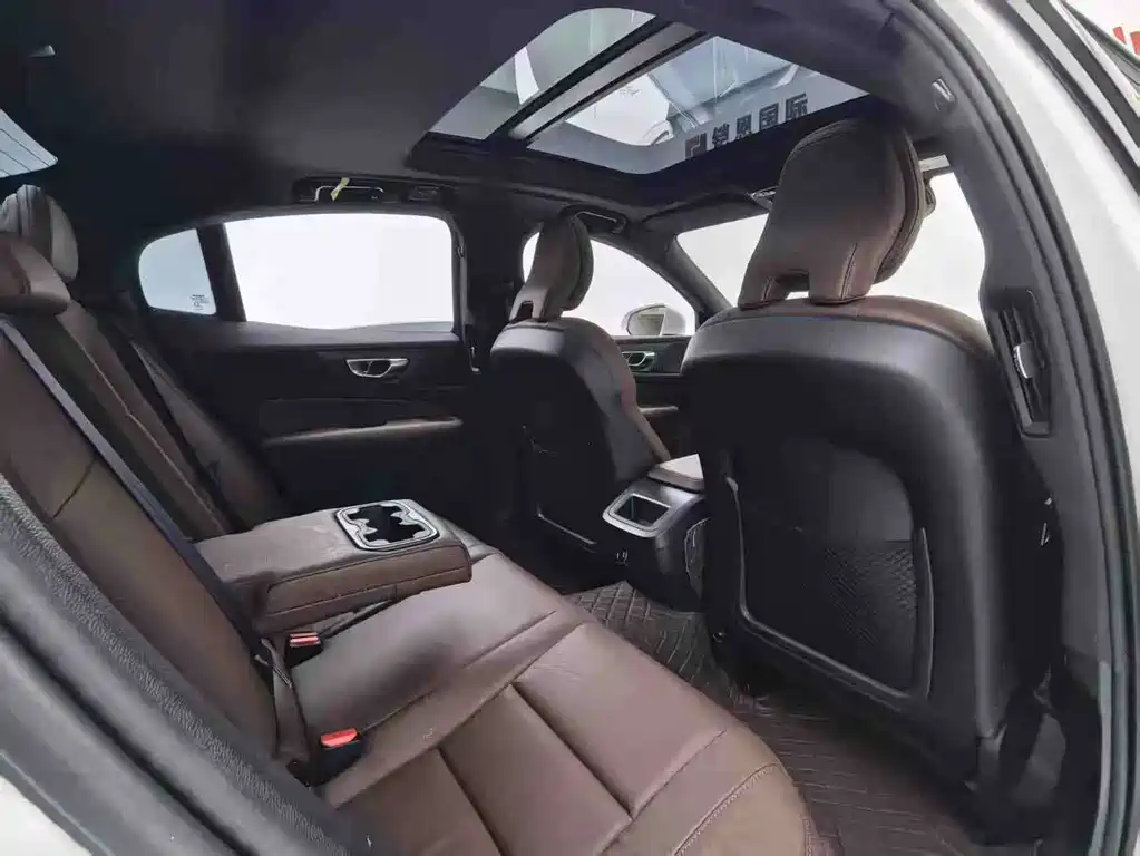 Volvo S60 — миниатюра 18