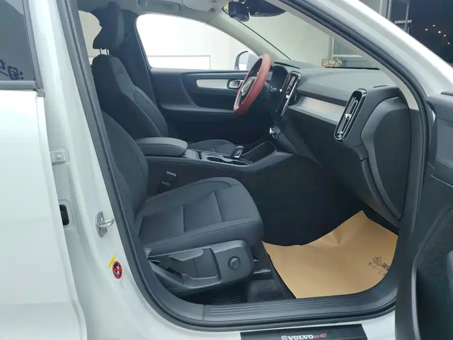 Volvo XC40 — миниатюра 8