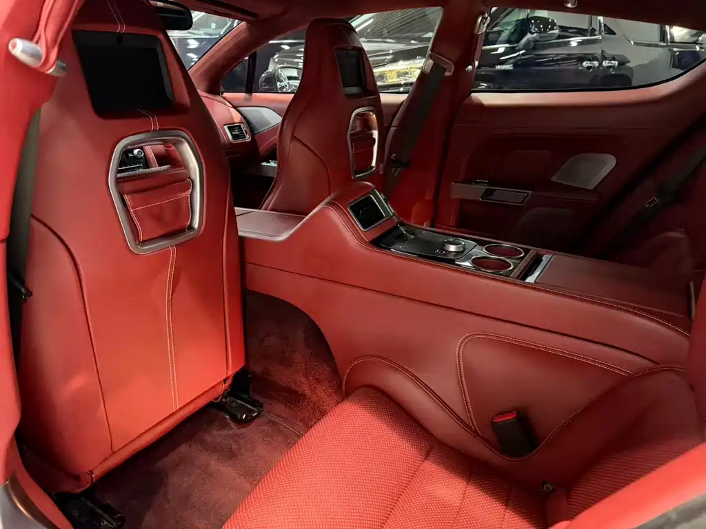 Aston Martin Rapide — миниатюра 10