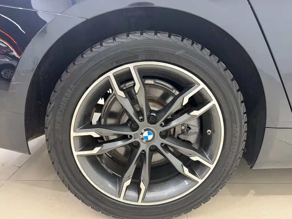 BMW 5 Series — миниатюра 12