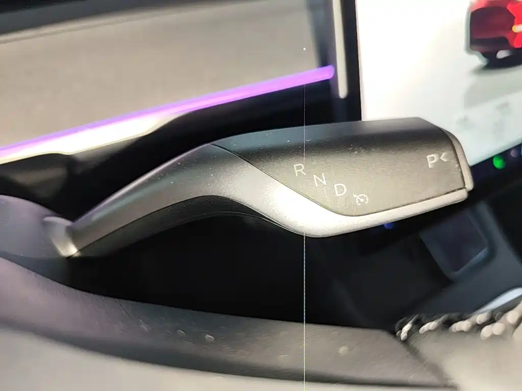 Tesla Model Y — миниатюра 14