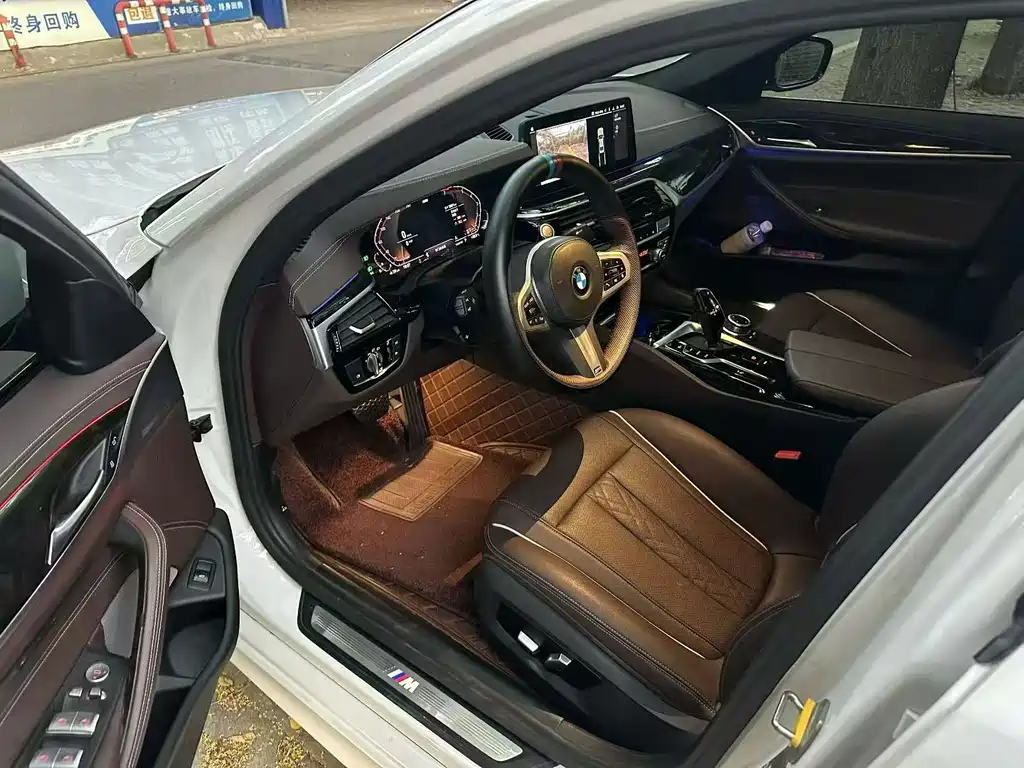 BMW 5 Series — миниатюра 3