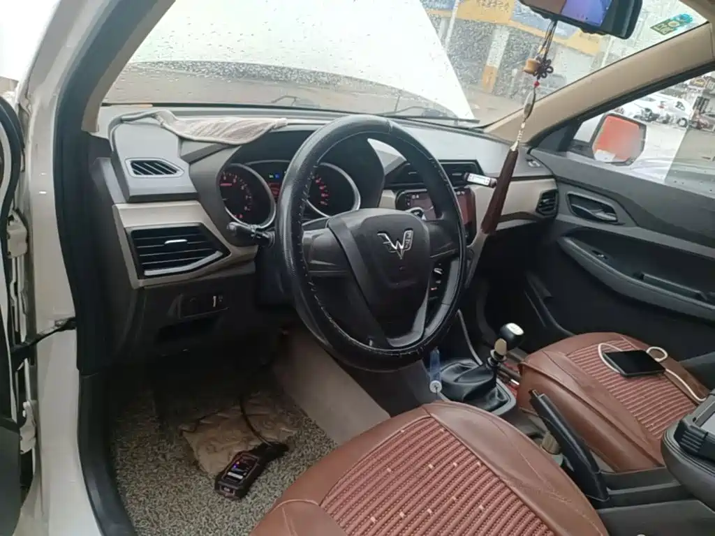 Wuling Hongguang — миниатюра 10