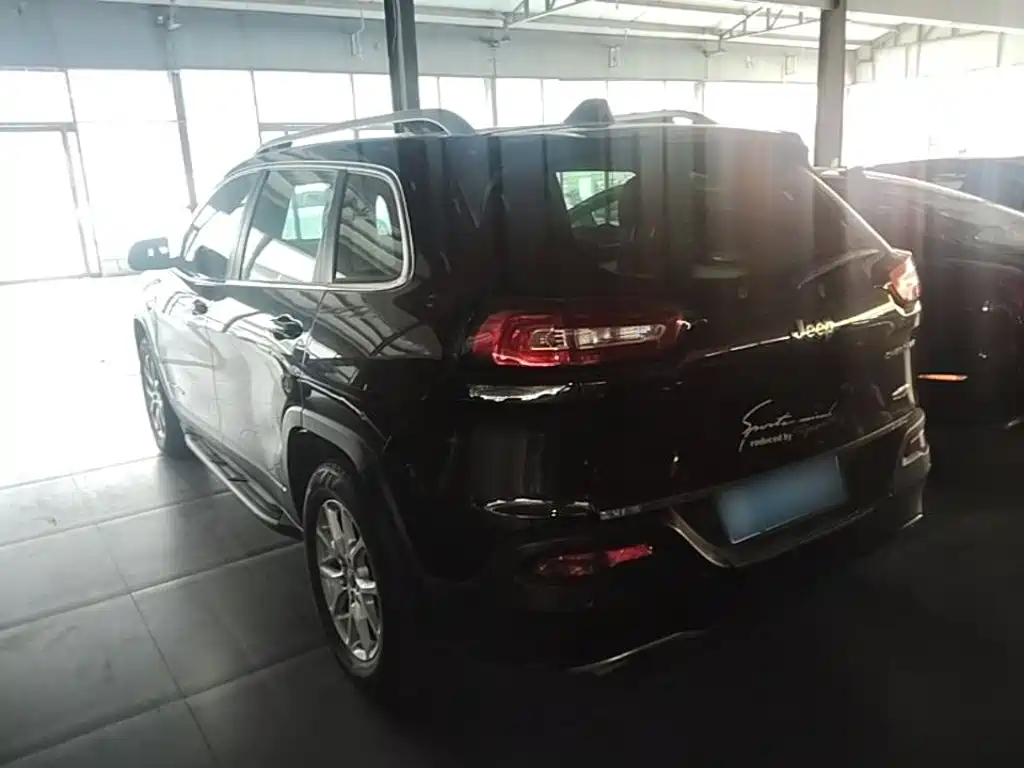 Jeep Cherokee — миниатюра 5