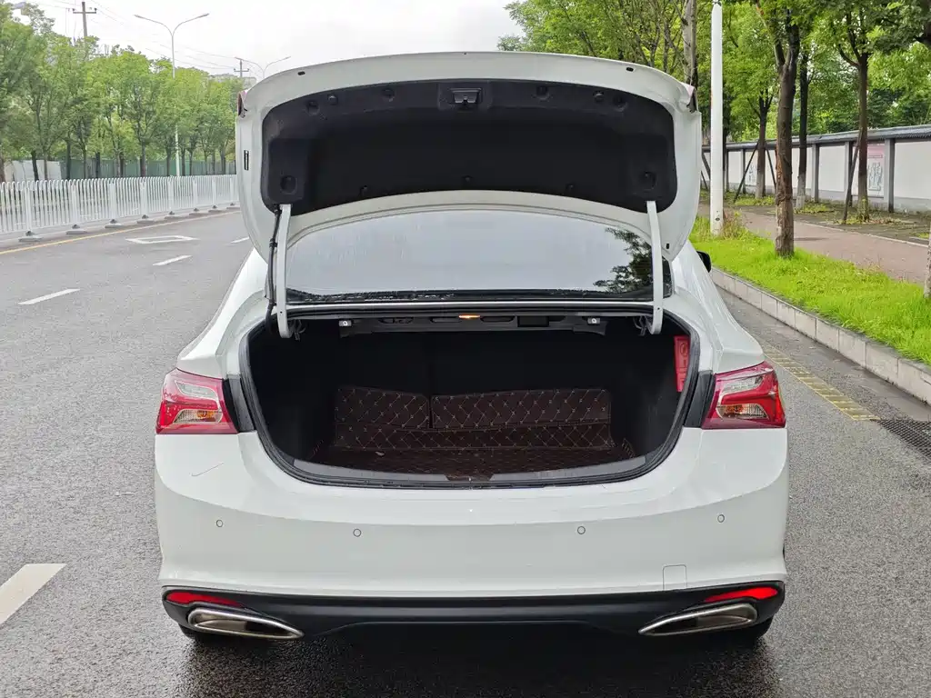 Chevrolet Malibu XL — миниатюра 6