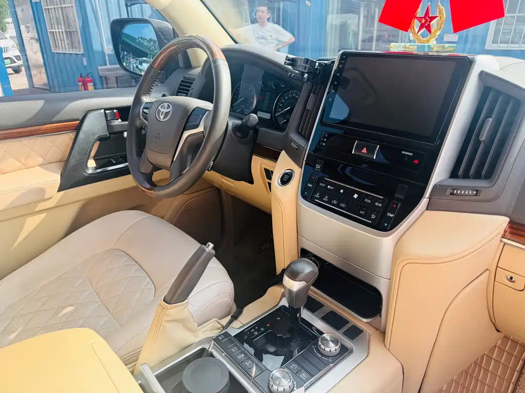 Toyota Land Cruiser — миниатюра 8
