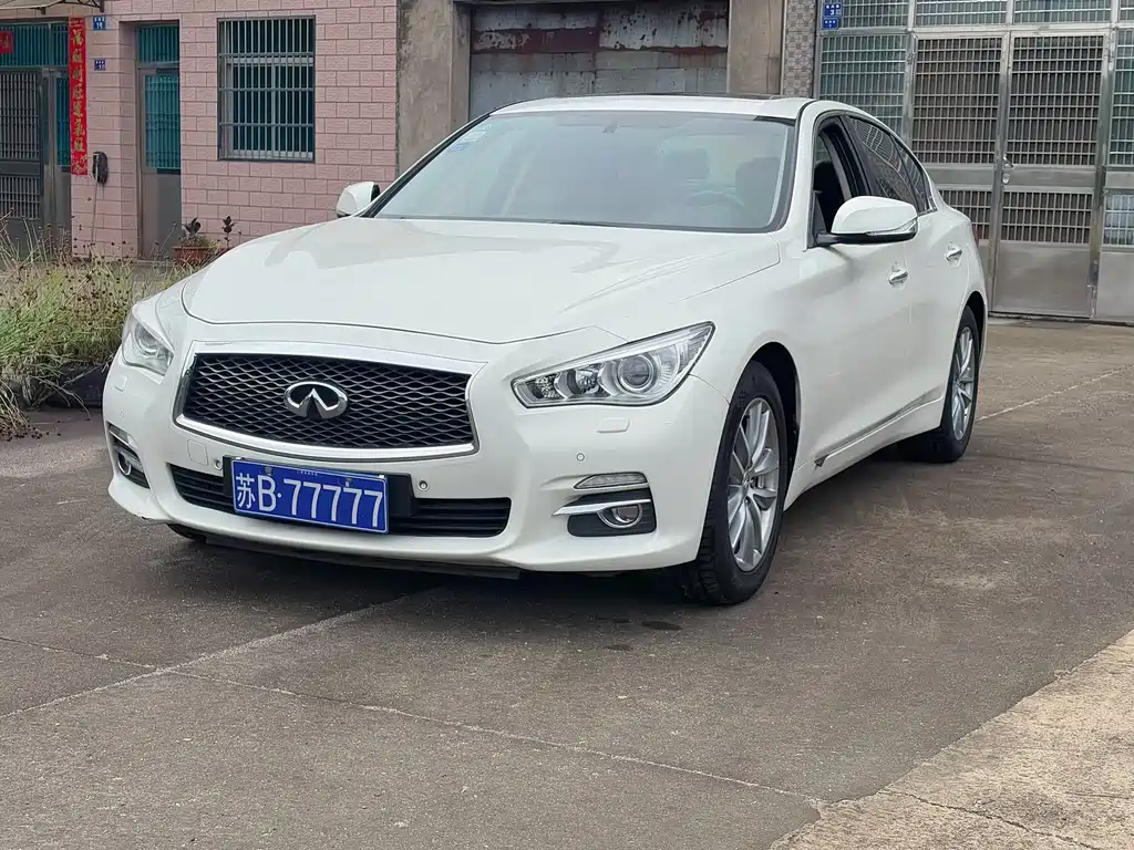 Infiniti Q50 2014 2.0T Comfort