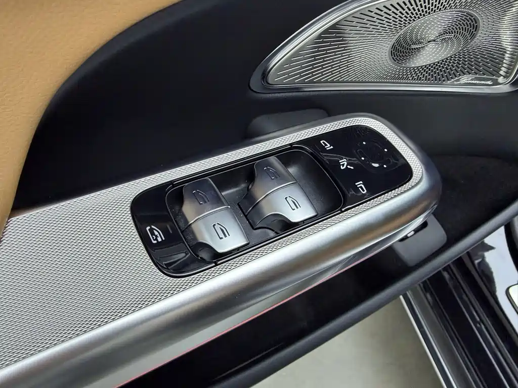 Mercedes-Benz E-Class — миниатюра 18