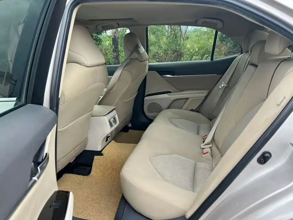 Toyota Camry — миниатюра 7
