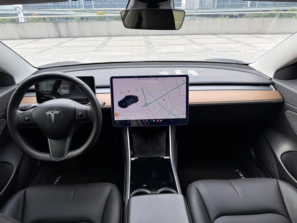 Tesla Model 3 — миниатюра 12