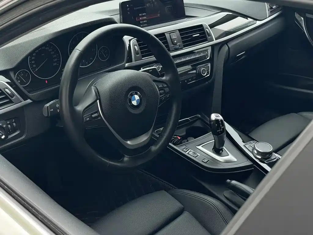 BMW 3 Series — миниатюра 11