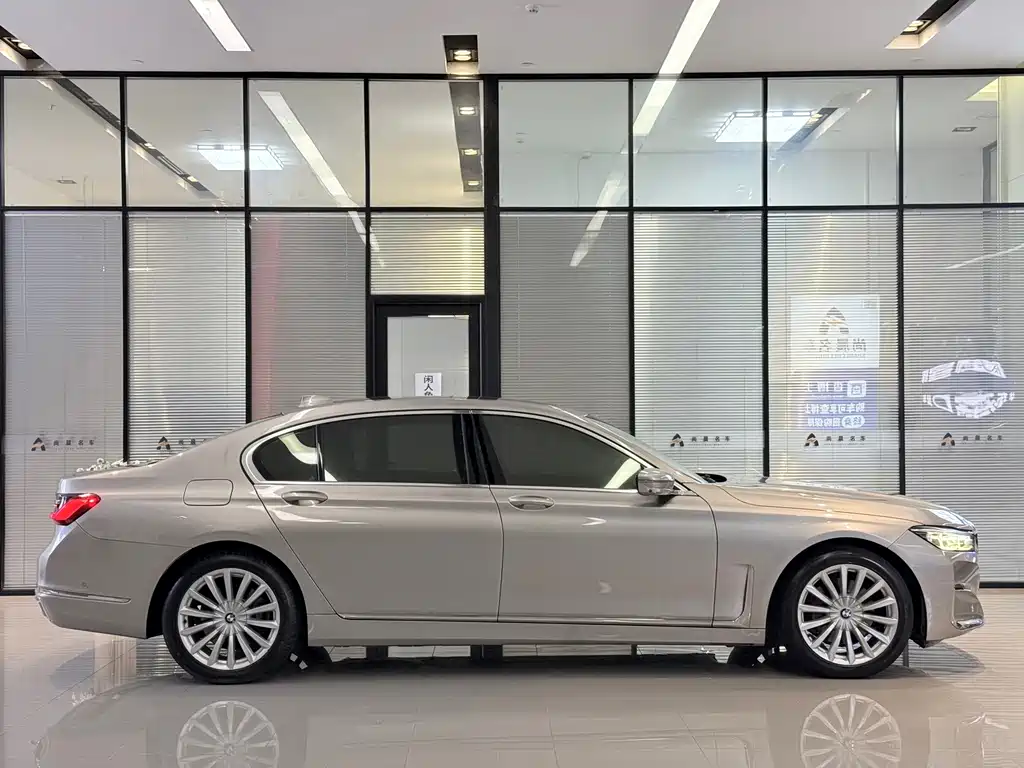 BMW 7 Series — миниатюра 17