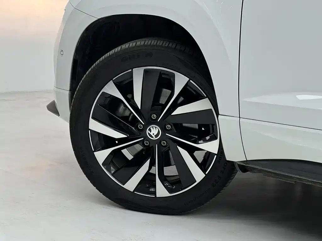 Skoda Karoq — миниатюра 7