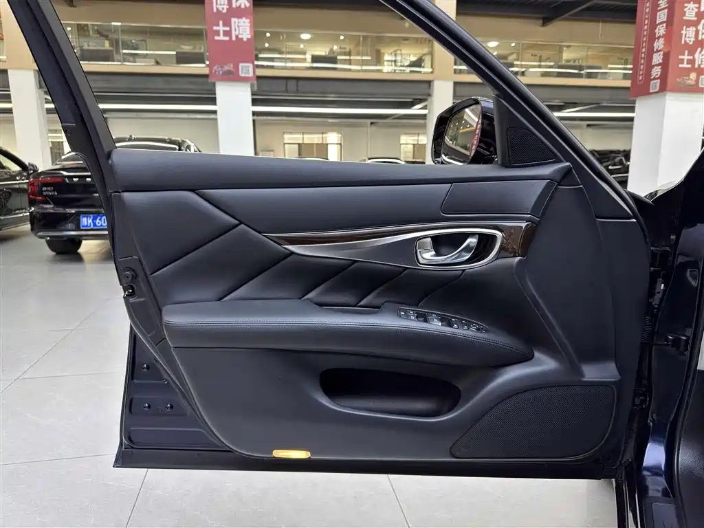 Infiniti Q70 — миниатюра 14