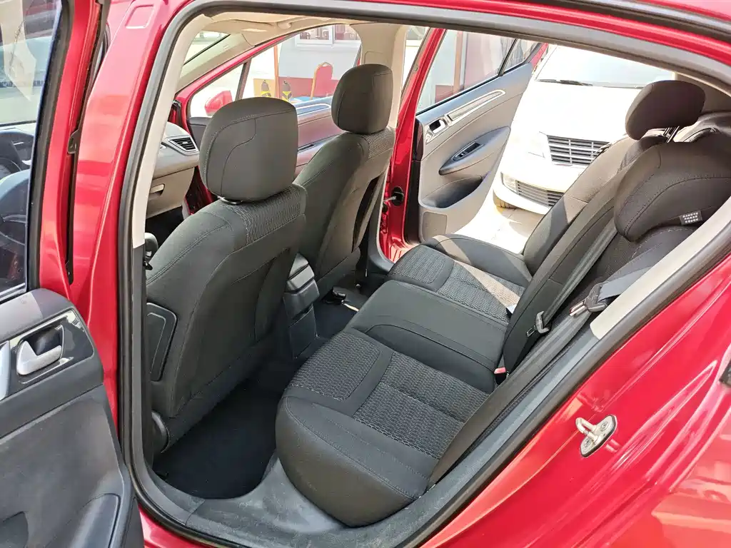 Peugeot 308 — миниатюра 11