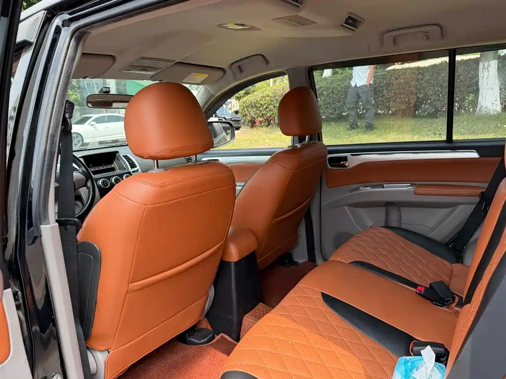 Mitsubishi Pajero Sport — миниатюра 11
