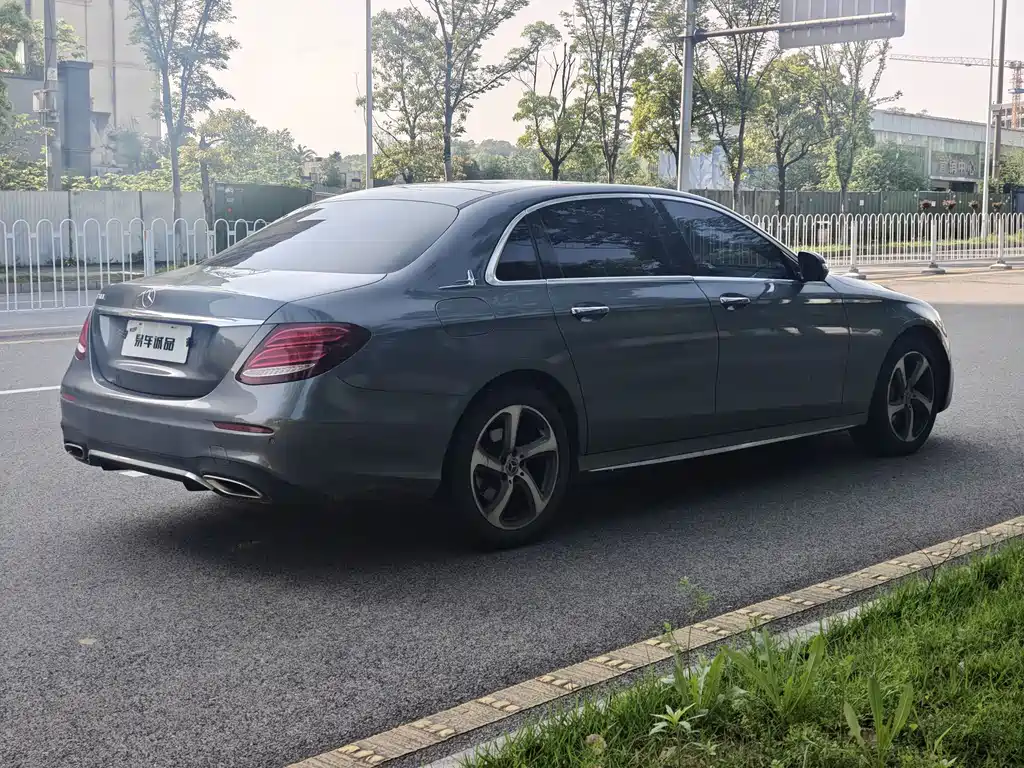 Mercedes-Benz E-Class — миниатюра 7