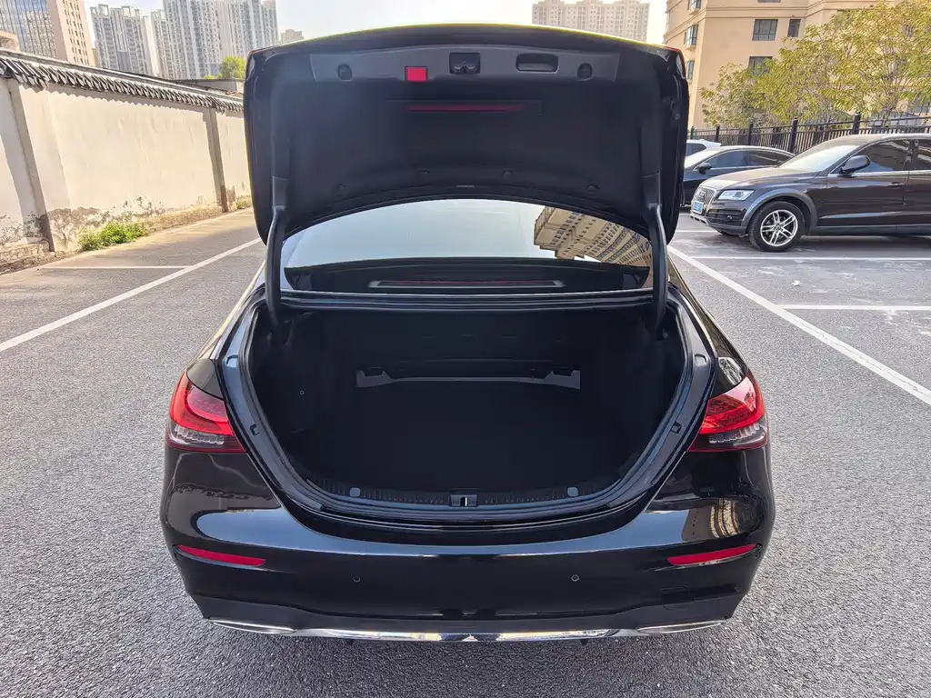 Mercedes-Benz E-Class — миниатюра 16