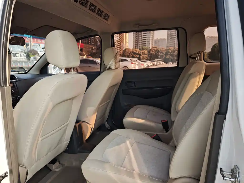 Wuling Hongguang — миниатюра 6