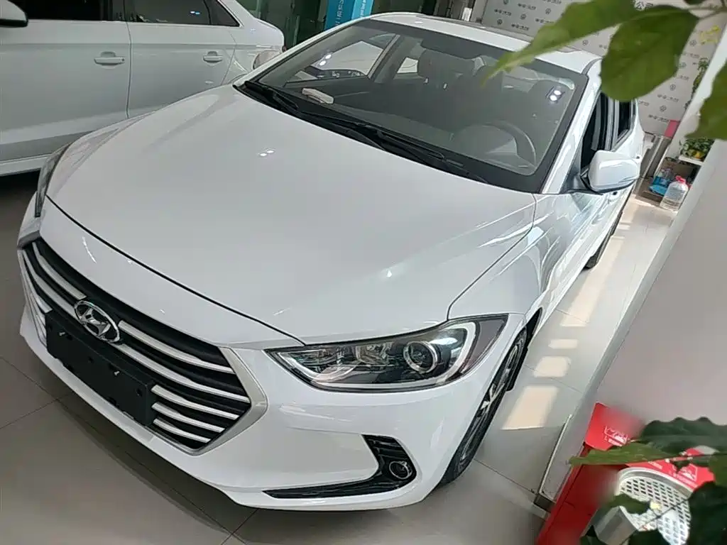 Купить Hyundai Elantra