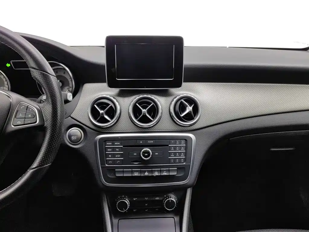 Mercedes-Benz GLA — миниатюра 12