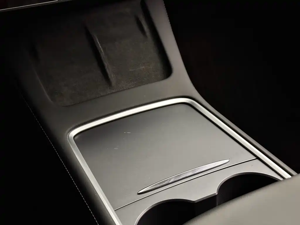 Tesla Model Y — миниатюра 14
