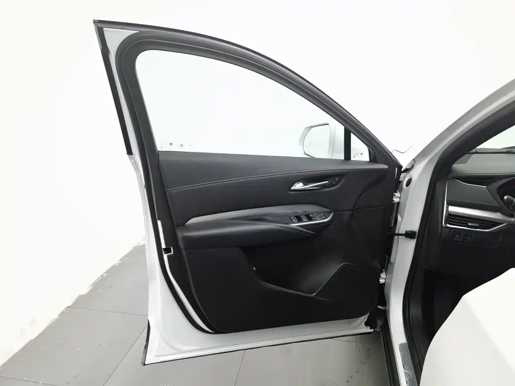 Cadillac XT4 — миниатюра 8