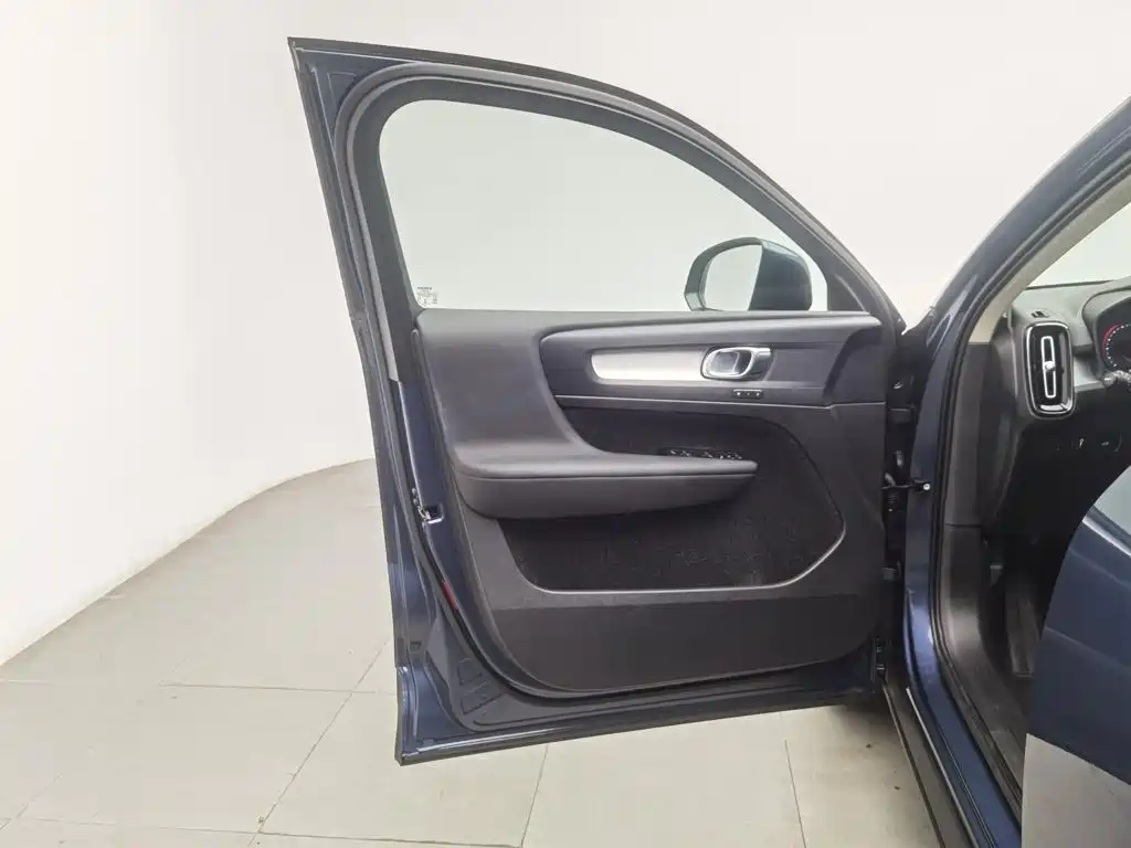 Volvo XC40 — миниатюра 8