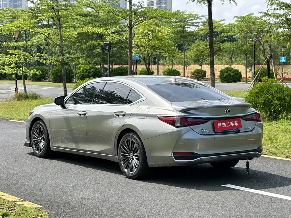 Lexus ES — миниатюра 7