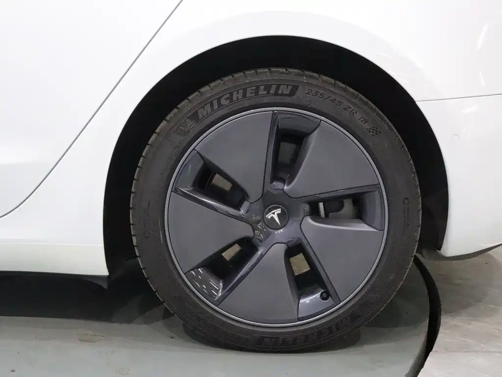 Tesla Model 3 — миниатюра 22