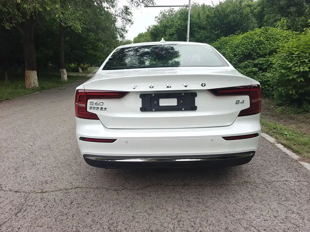 Volvo S60 2025 B4 Luxury
