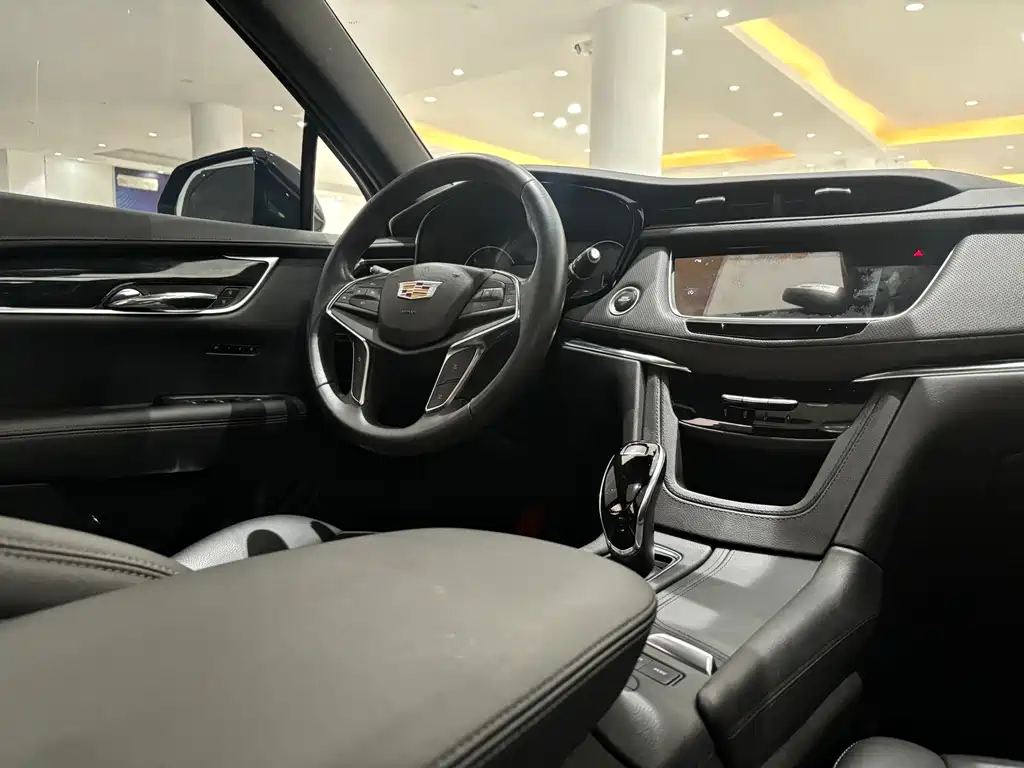 CADILLAC XT5