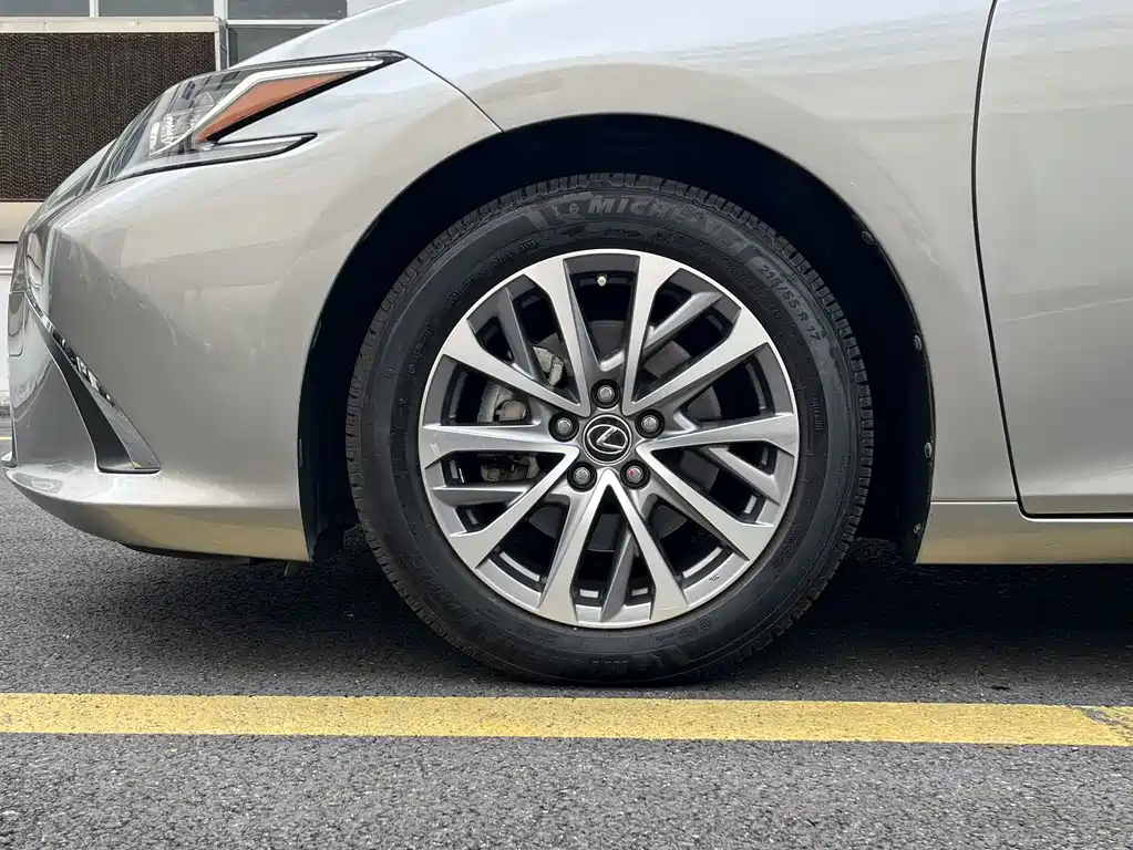 Lexus ES — миниатюра 13