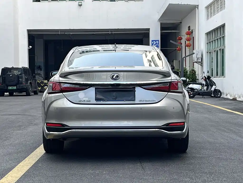 Lexus ES — миниатюра 17