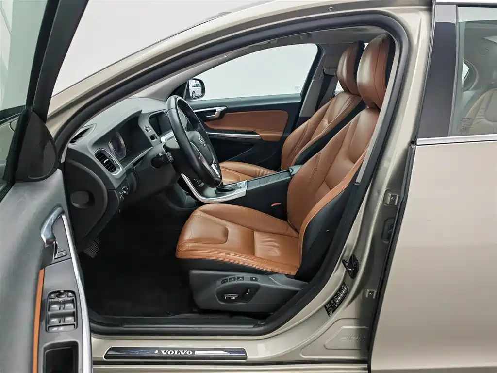 Volvo S60 (Import) — миниатюра 10
