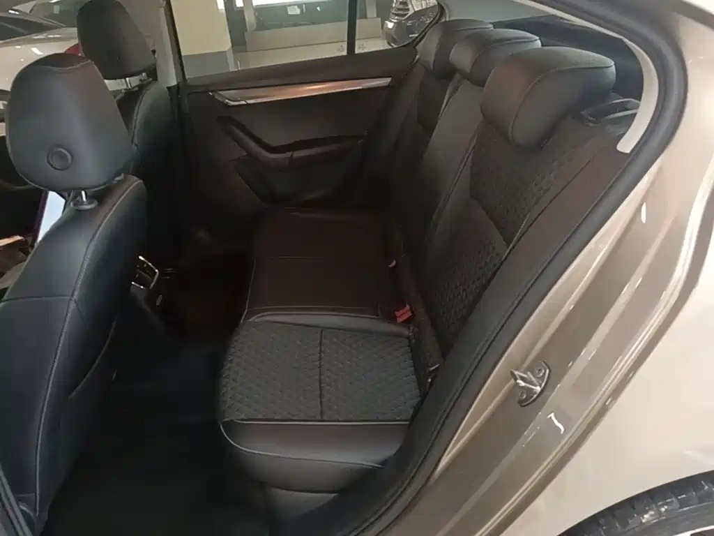 Skoda Octavia — миниатюра 17