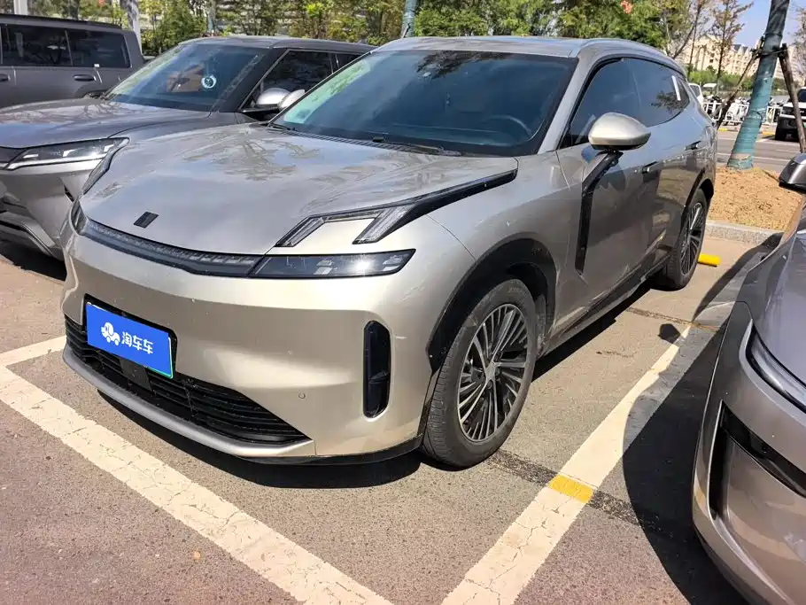 Lynk & Co 08 EM-P