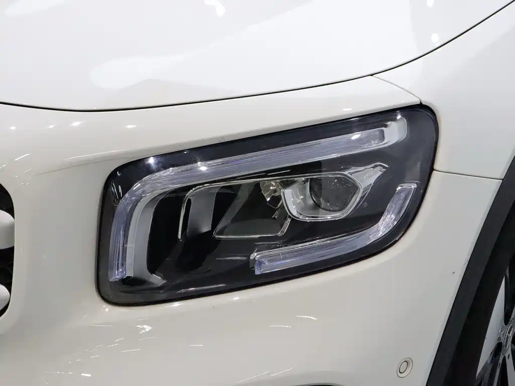 Mercedes-Benz GLB — миниатюра 21