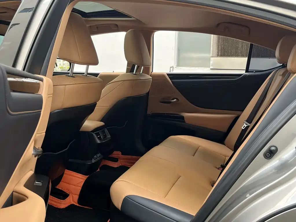 Lexus ES 2021 300h