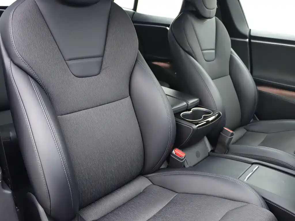 Tesla Model S — миниатюра 11