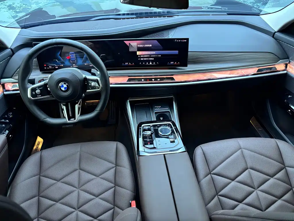 BMW 7 Series — миниатюра 11