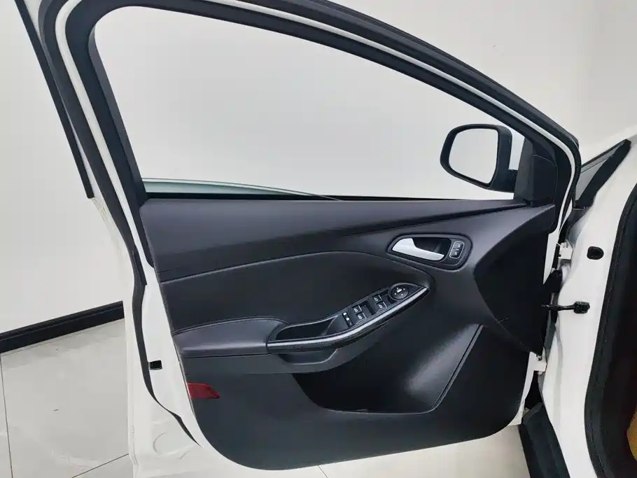 Ford Focus — миниатюра 7