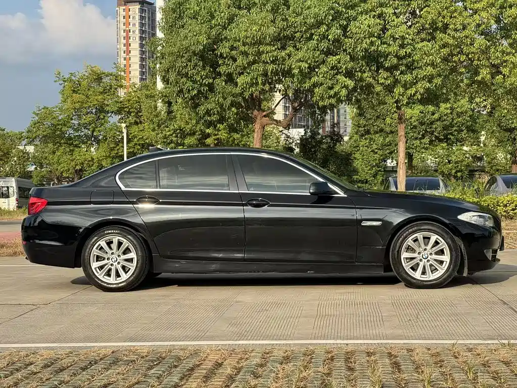 BMW 5 Series — миниатюра 3