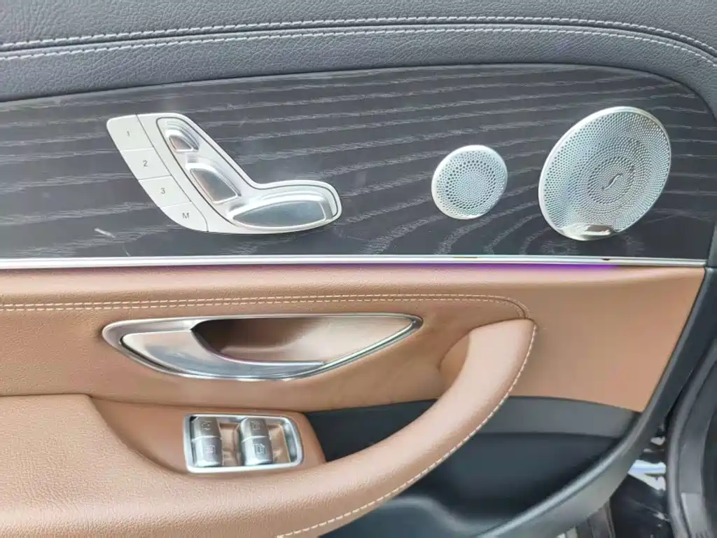 Mercedes-Benz E-Class — миниатюра 22